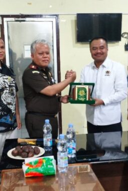 Kunjungi PWI Sumut, Harli Siregar Bilang Konsisten Batasi Diri Bertemu Pejabat dan Janji Tindak Jaksa ‘Cawe-Cawe’ di Proyek Pemerintah