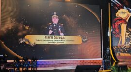 Dr Harli Siregar Terima Award Detikcom 