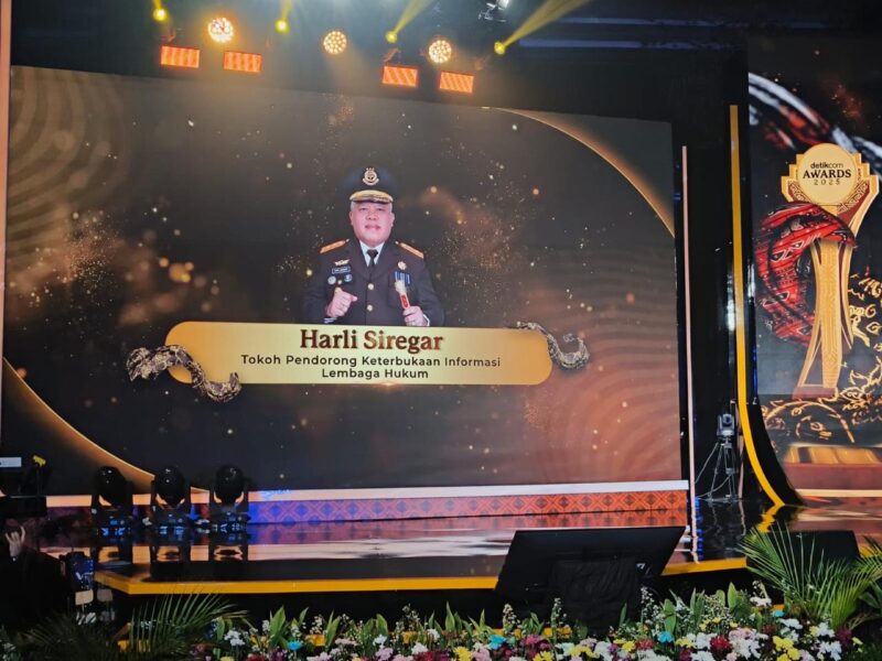 Dr Harli Siregar Terima Award Detikcom 