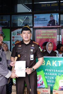 Kajati Sumut dan Pejabat Utama Tinjai Kejari dan Cabjari Pastikan Pelayanan Berjalan dan Bantu Korban Terdampak Banjir