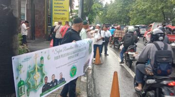 Jurnalis Berbagi, Forwaka Sumut dan Pengurus Kabupaten/ Kota Berbagi Takjil Serentak ke Pengguna Jalan