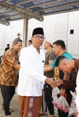 Kajati Sumut Bilang Qurban Bukti Nyata Ketaqwaan pada Allah SWT di Acara Pembagian Daging 13 Sapi dan 2 Kambing