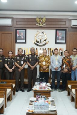 Ketua KPU Sumut Kunjung Kajati Muhibuddin Guna Perkuat Sinerjisitas